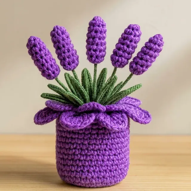 Plantinha de crochê em amigurumi: lavanda, em vasinho